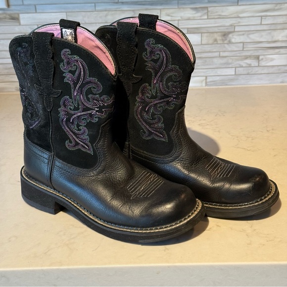 Ariat Shoes - Black and Pink Embroidered Ariat Fat Baby’s Women’s size 8.5